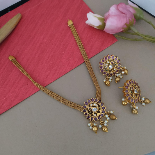 Small kemp pendant choker necklace