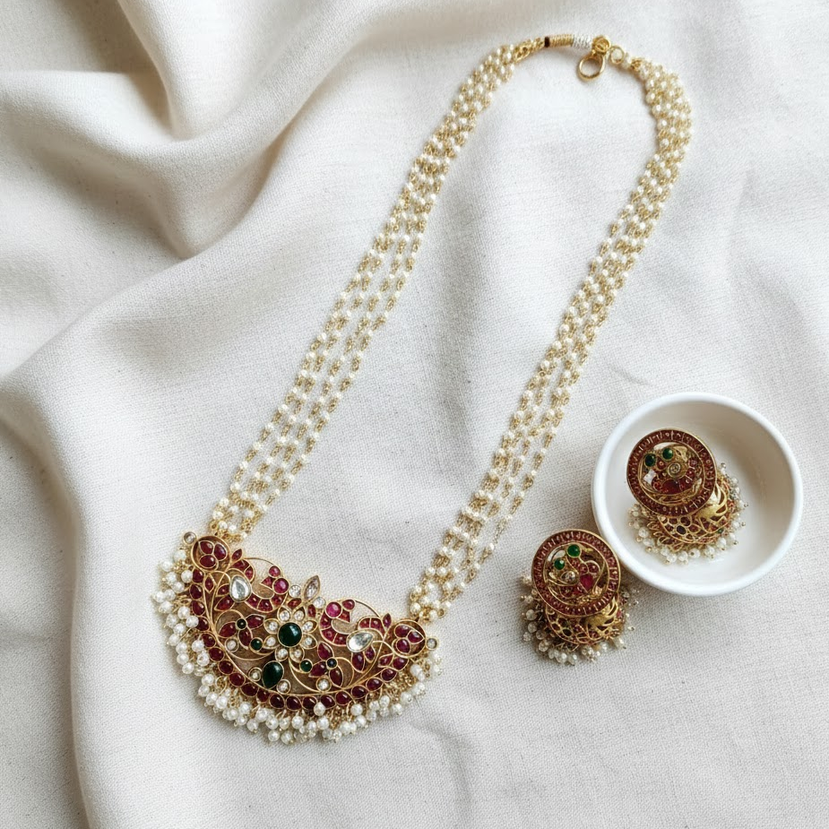 Gorgeous kemp pendant with pearl string Long Necklace