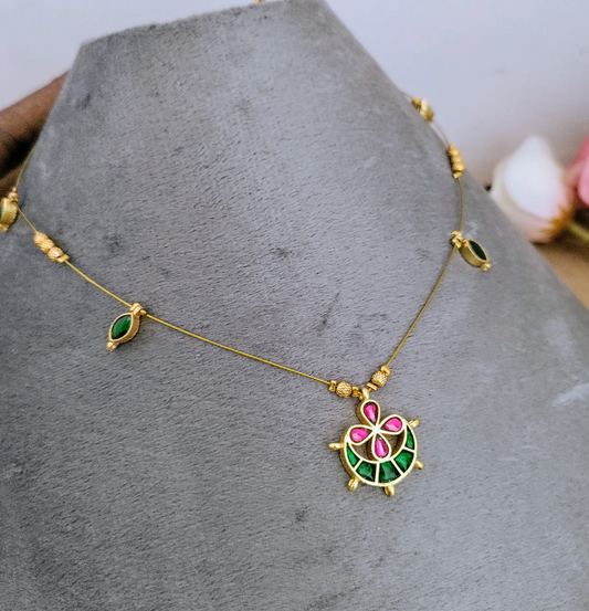 Gorgeous Invisible flower necklace set