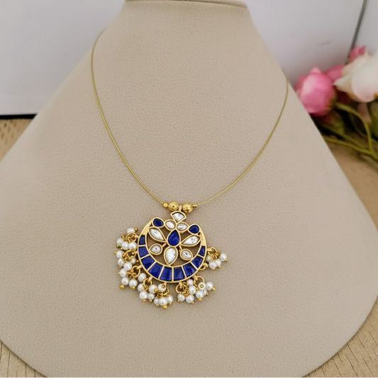 Gorgeous Invisible blue necklace