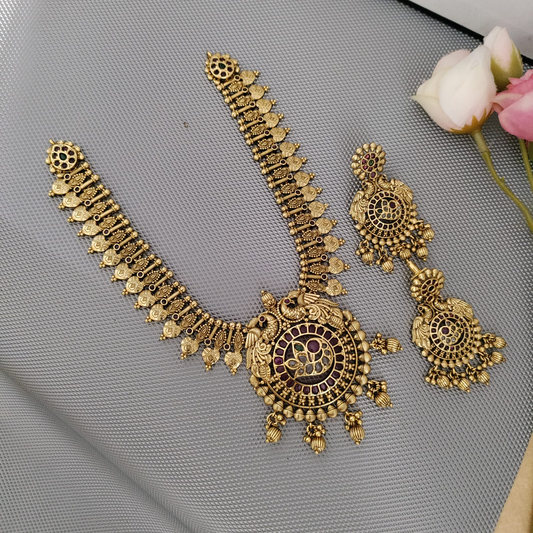 Non-idol coin kemp stone necklace - Mid length