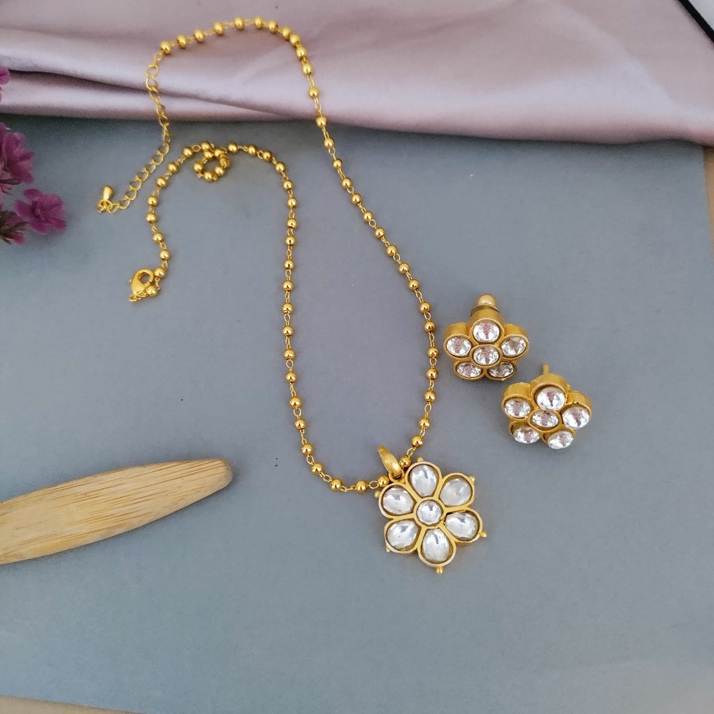 Flower stone jadau chain set
