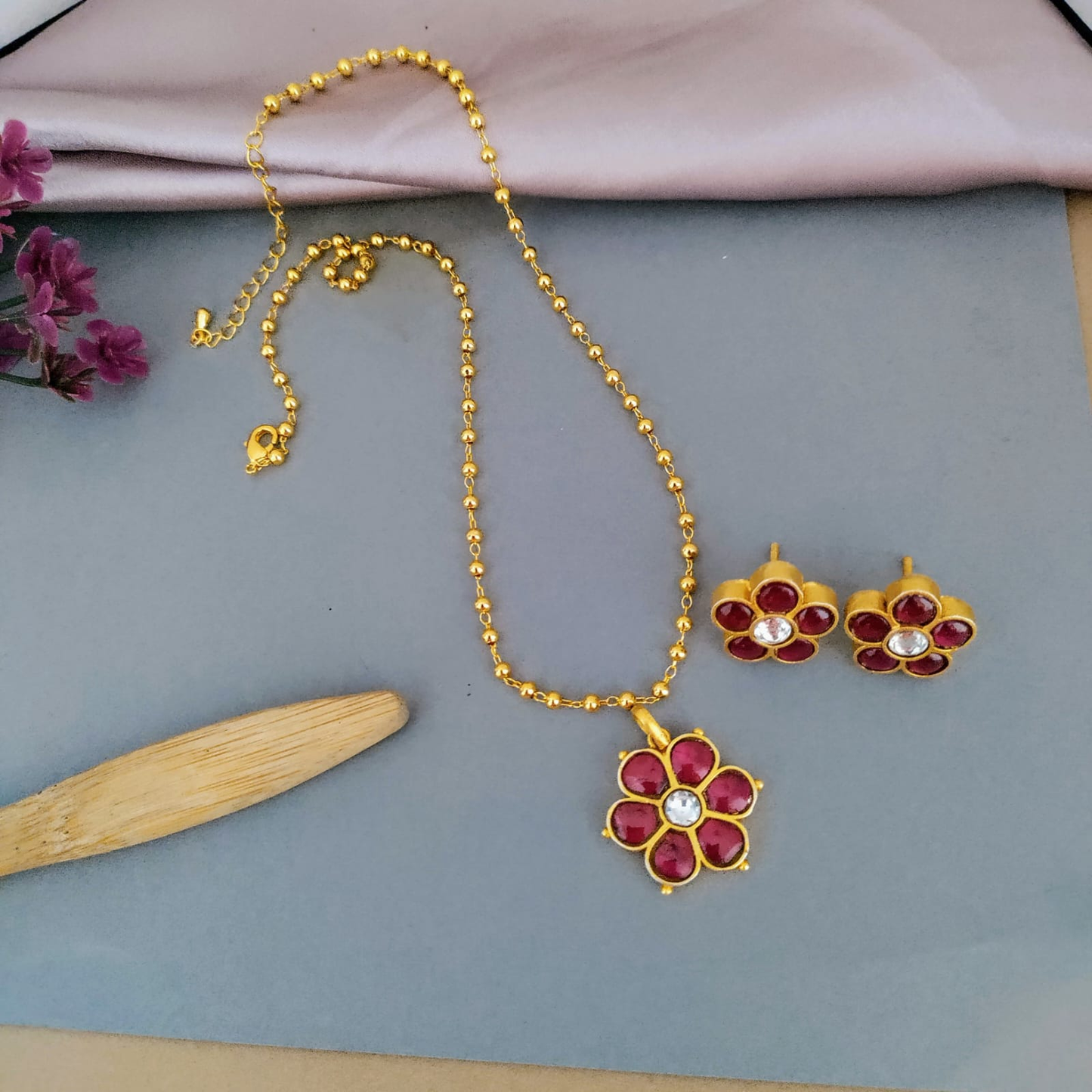 Flower stone jadau chain set
