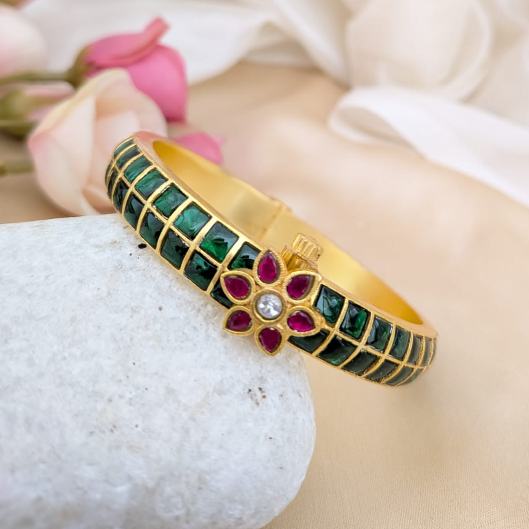 Jadau Kundan Bangle - Screw type - Green