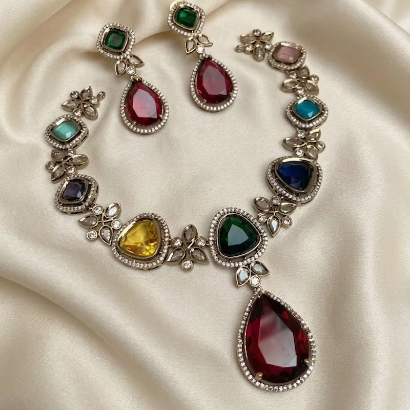 Multi stone drop stone necklace set