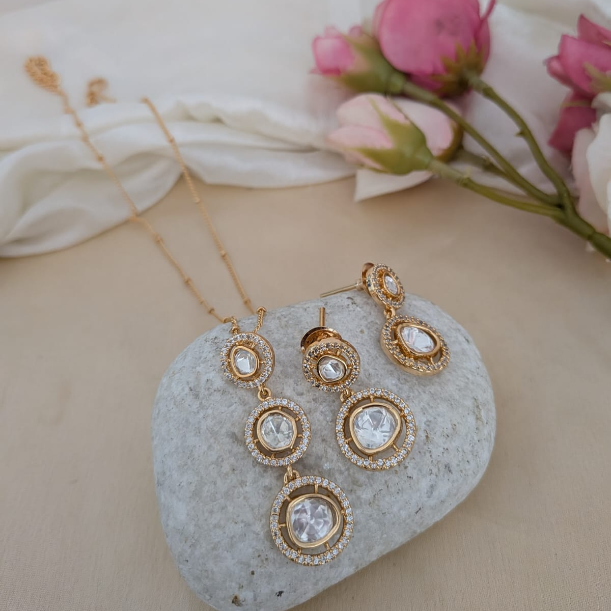 Moisannite stone pendant chain set