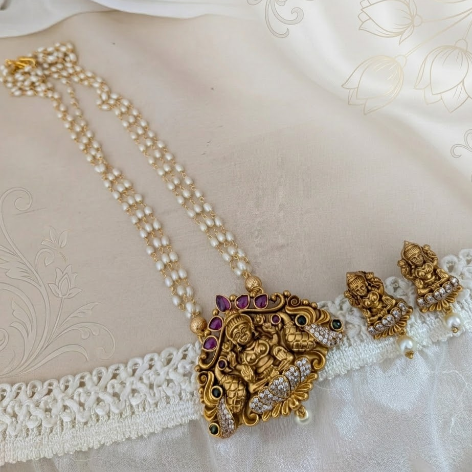 Pearl 3 layer Lakshmi long chain set