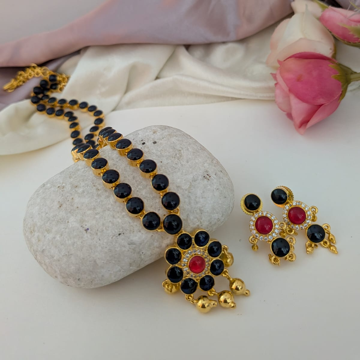 Traditional kemp long necklace