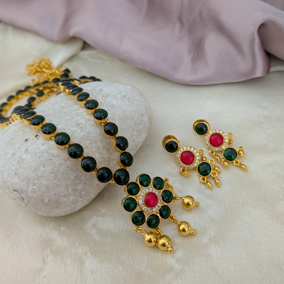 Traditional kemp long necklace