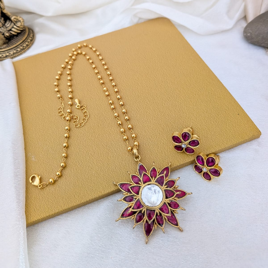 Jadau Kundan Hasli set- Floral layered pendant