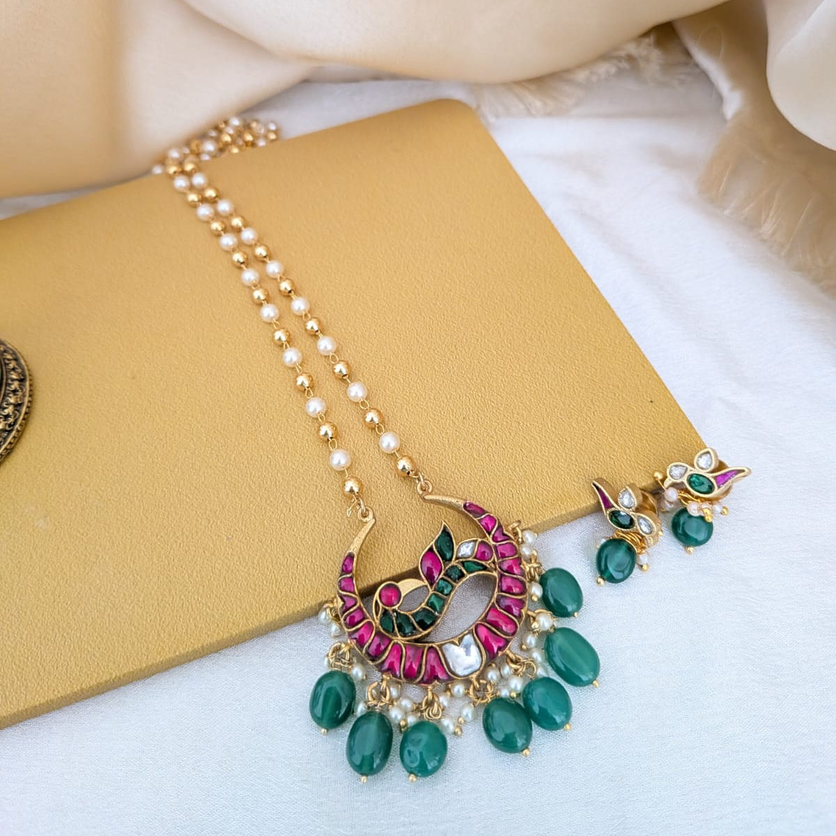 Round stone peacock pearl long chain set