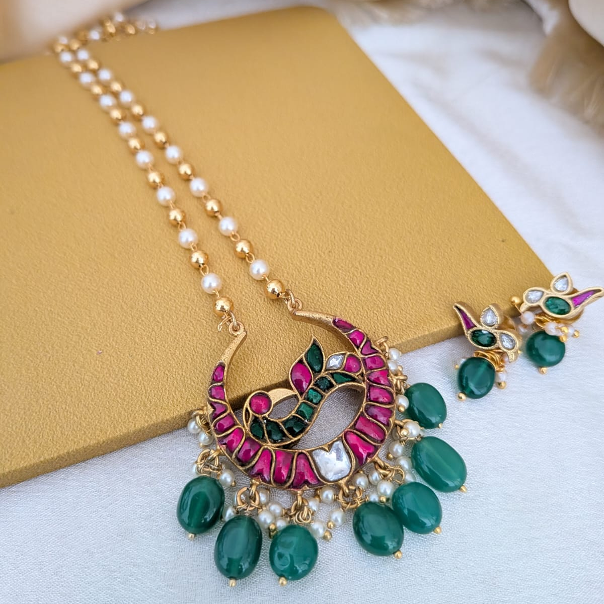 Round stone peacock pearl long chain set