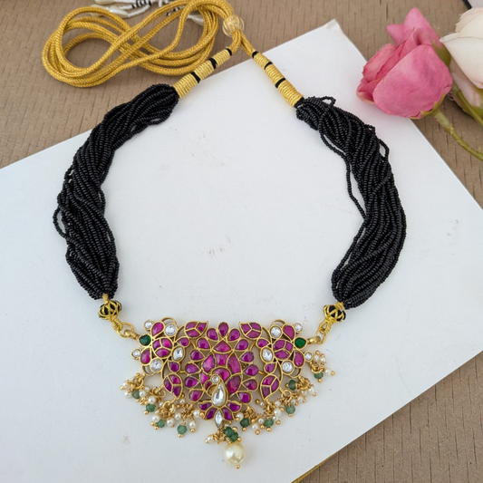 Jadau golden chocker set