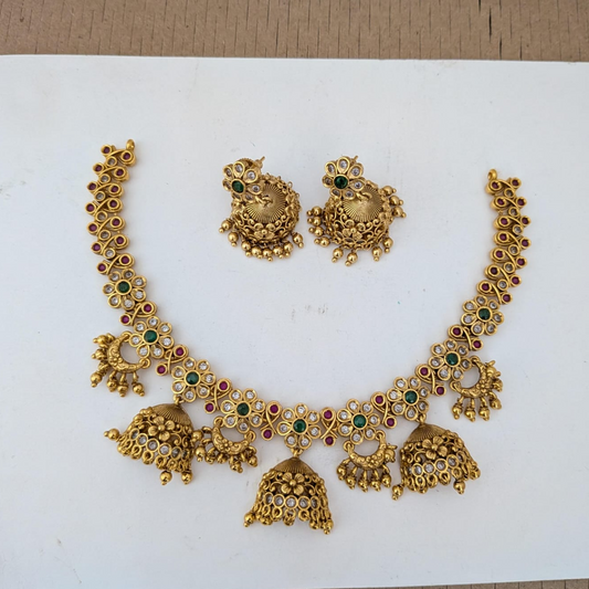 Golden necklace with tiny jumkhas