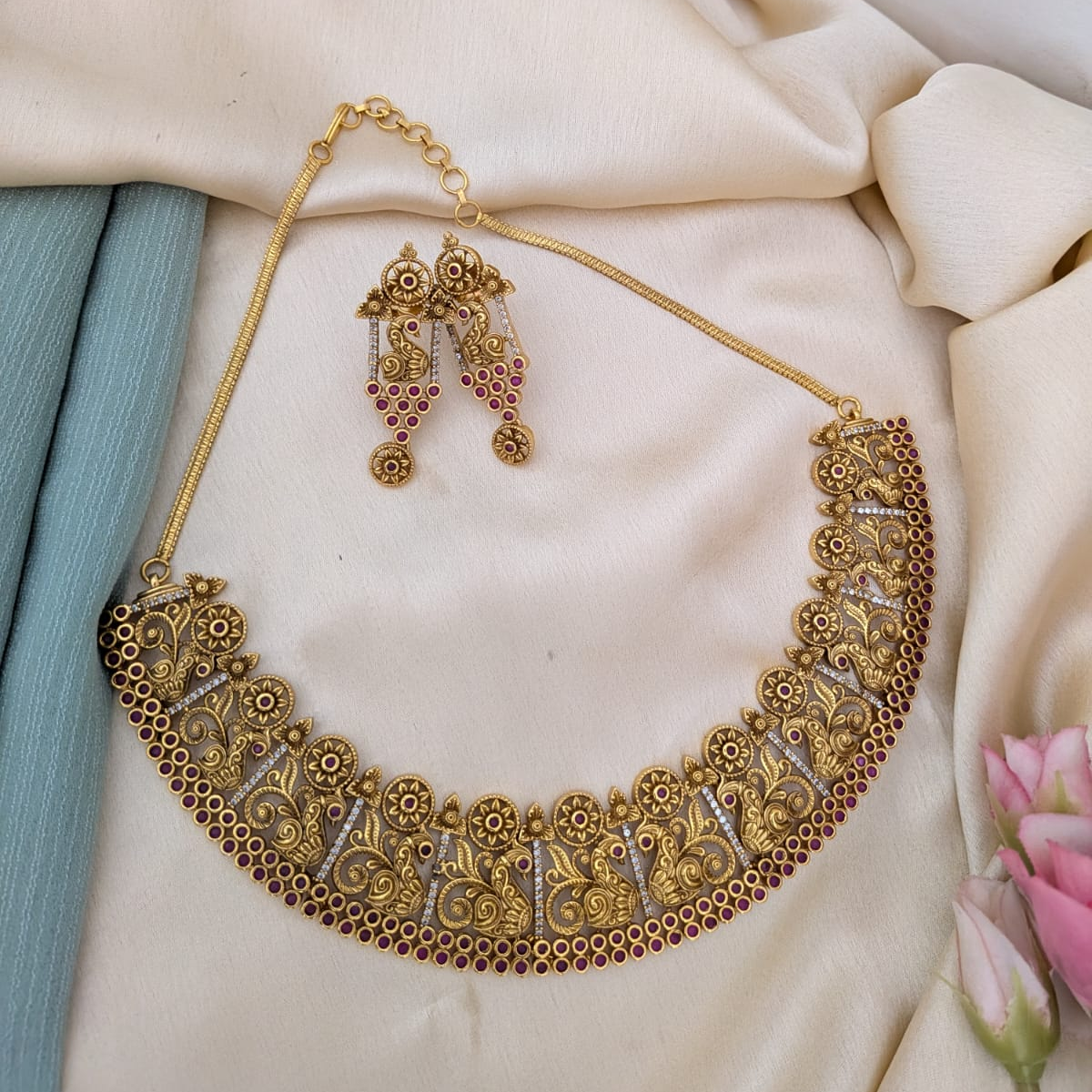 Broad necklace with peacock design