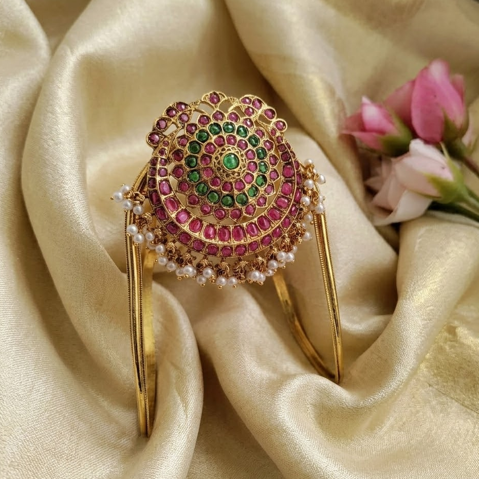 Kemp stone Round pattern Armlet/Vanki with pearl drop