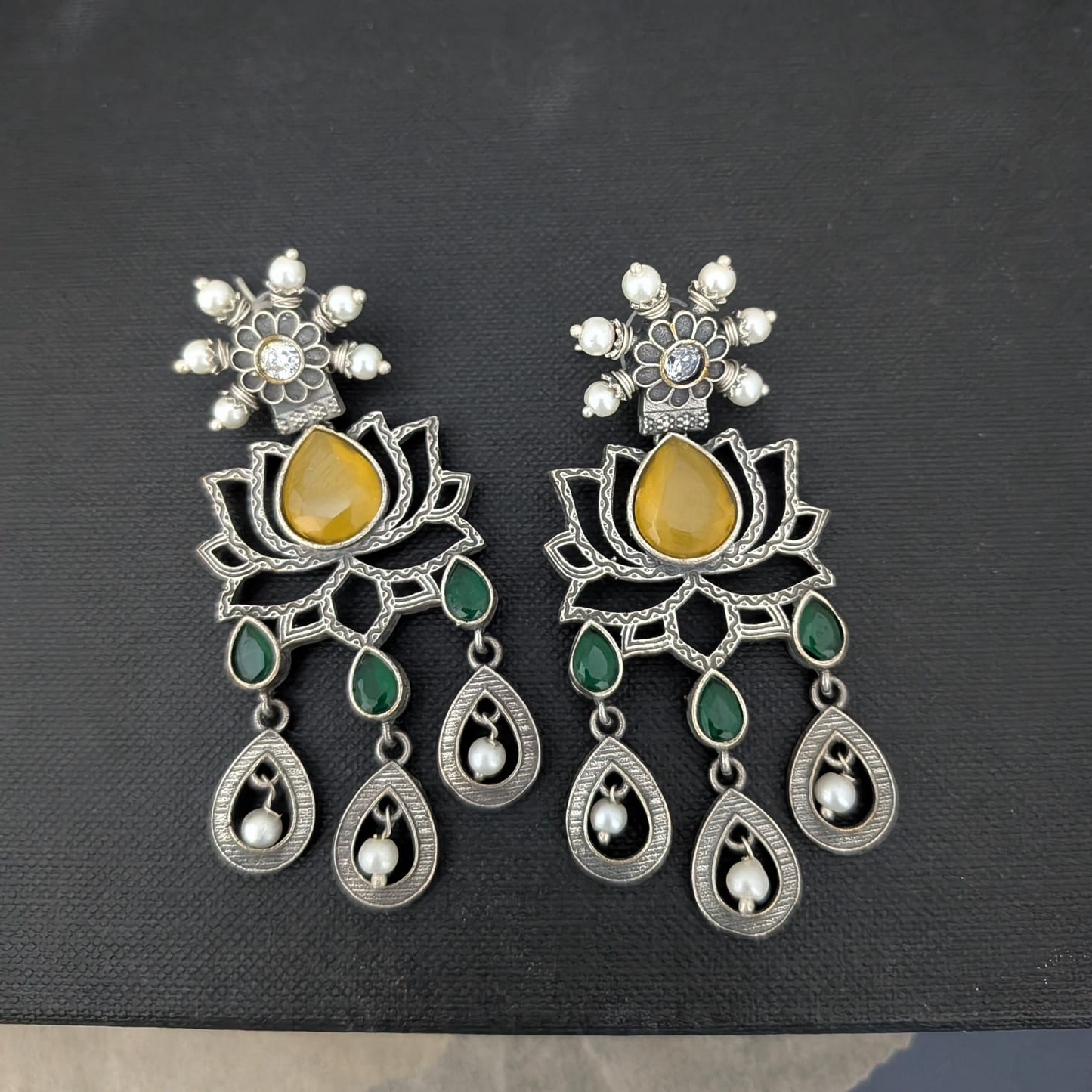 Sla stone lotus earing