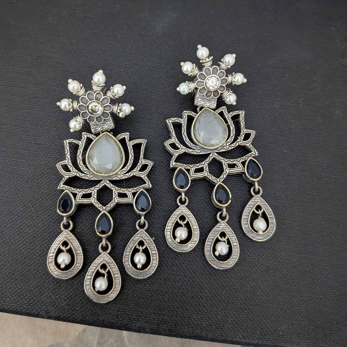 Sla stone lotus earing