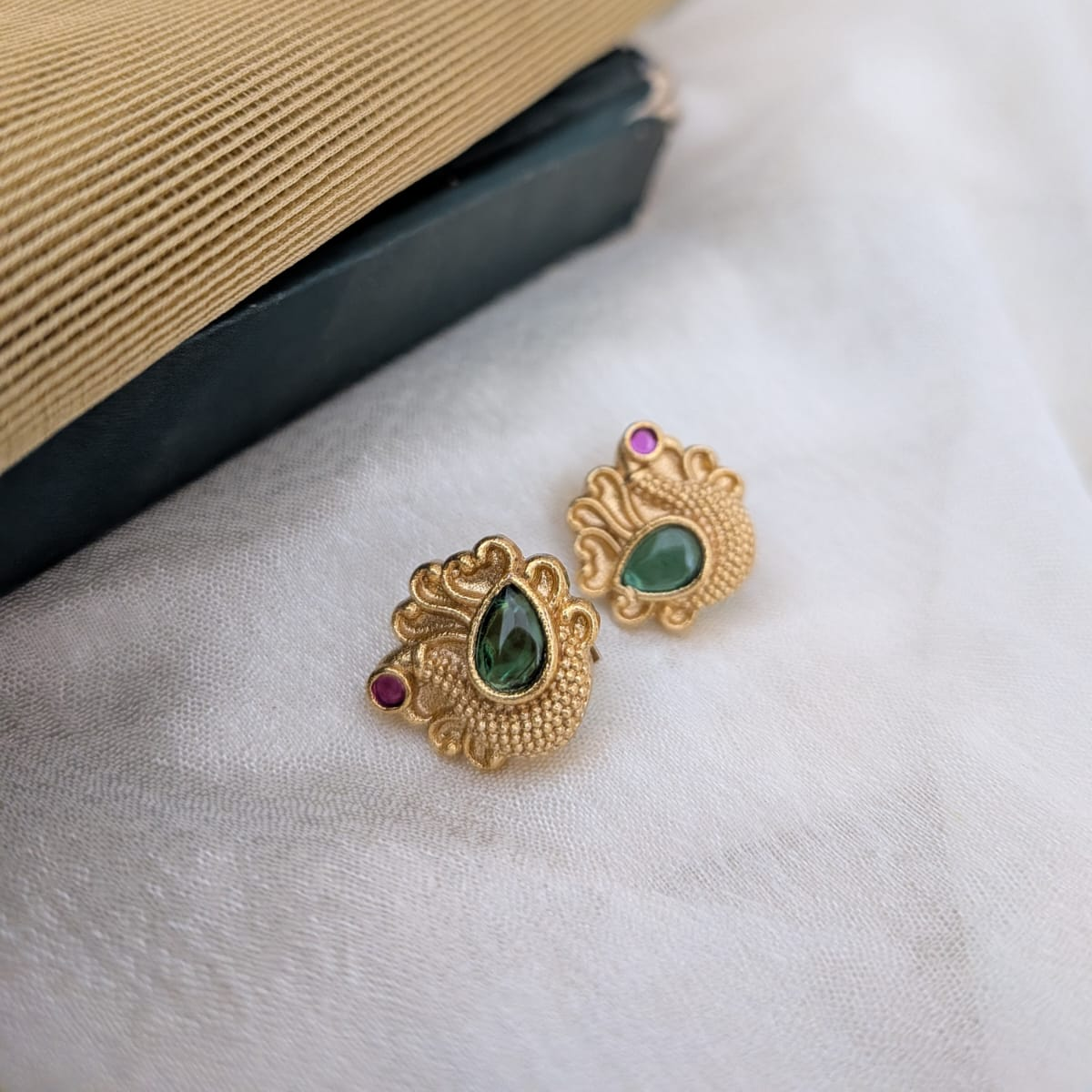 Peacock with green stone Earcuff/Bugadi