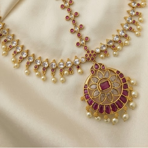 Ruby with white stone Matha patti