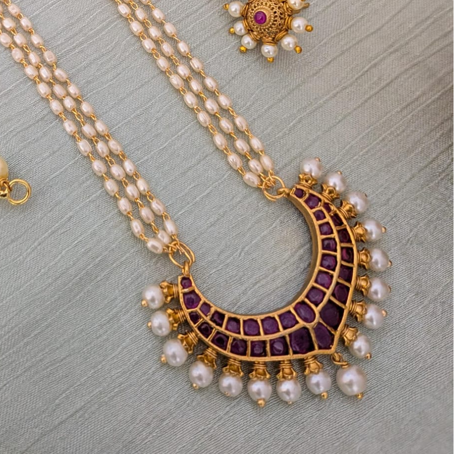 Cresent shaped kemp pendant Long Necklace
