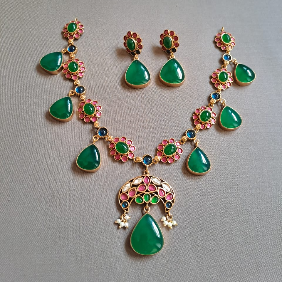 Fusion Jadau kundan exclusive stone necklace Emerald