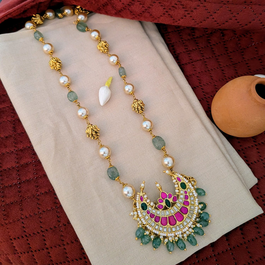 Jadau kundan Half moon pendant chain set