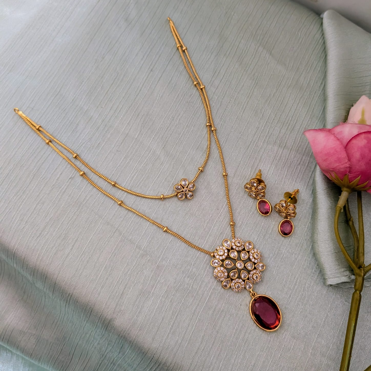 Two layered simple pendant chain set