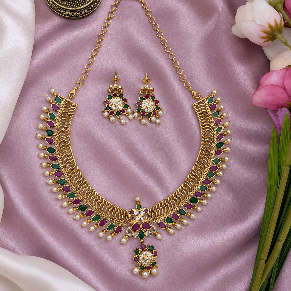 Drop with pearl design kemp necklace
