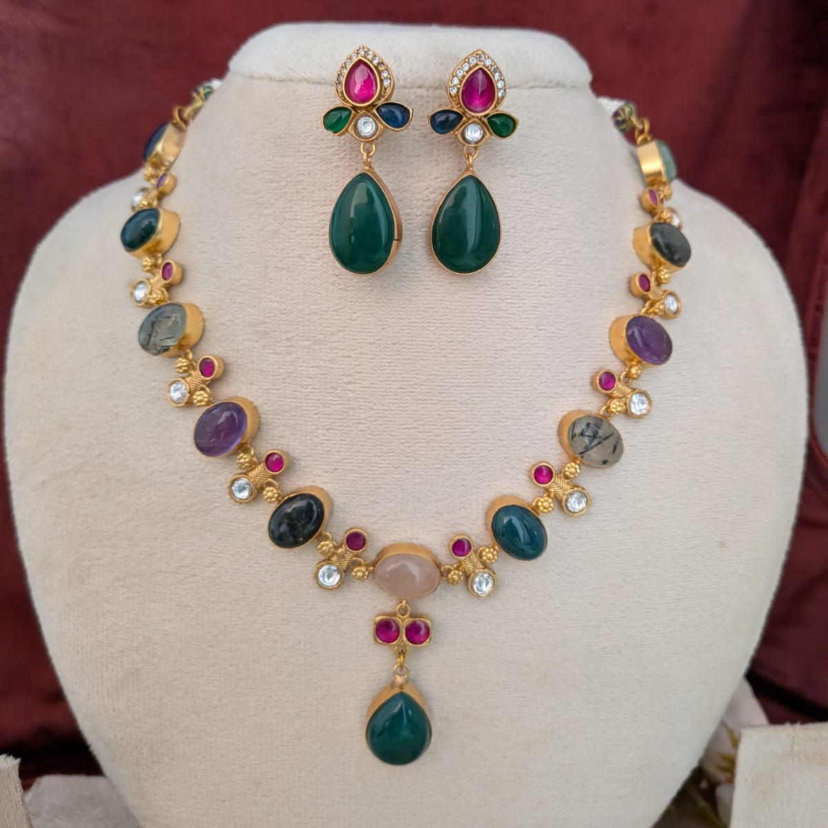 Semiprecious stone Jadau kundan necklace