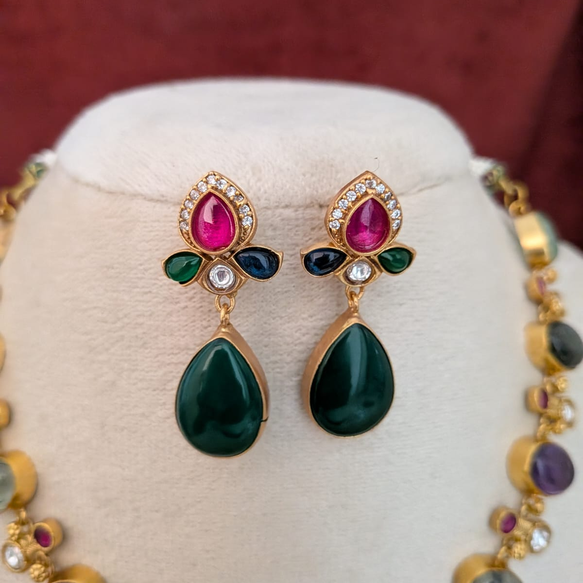 Semiprecious stone Jadau kundan necklace