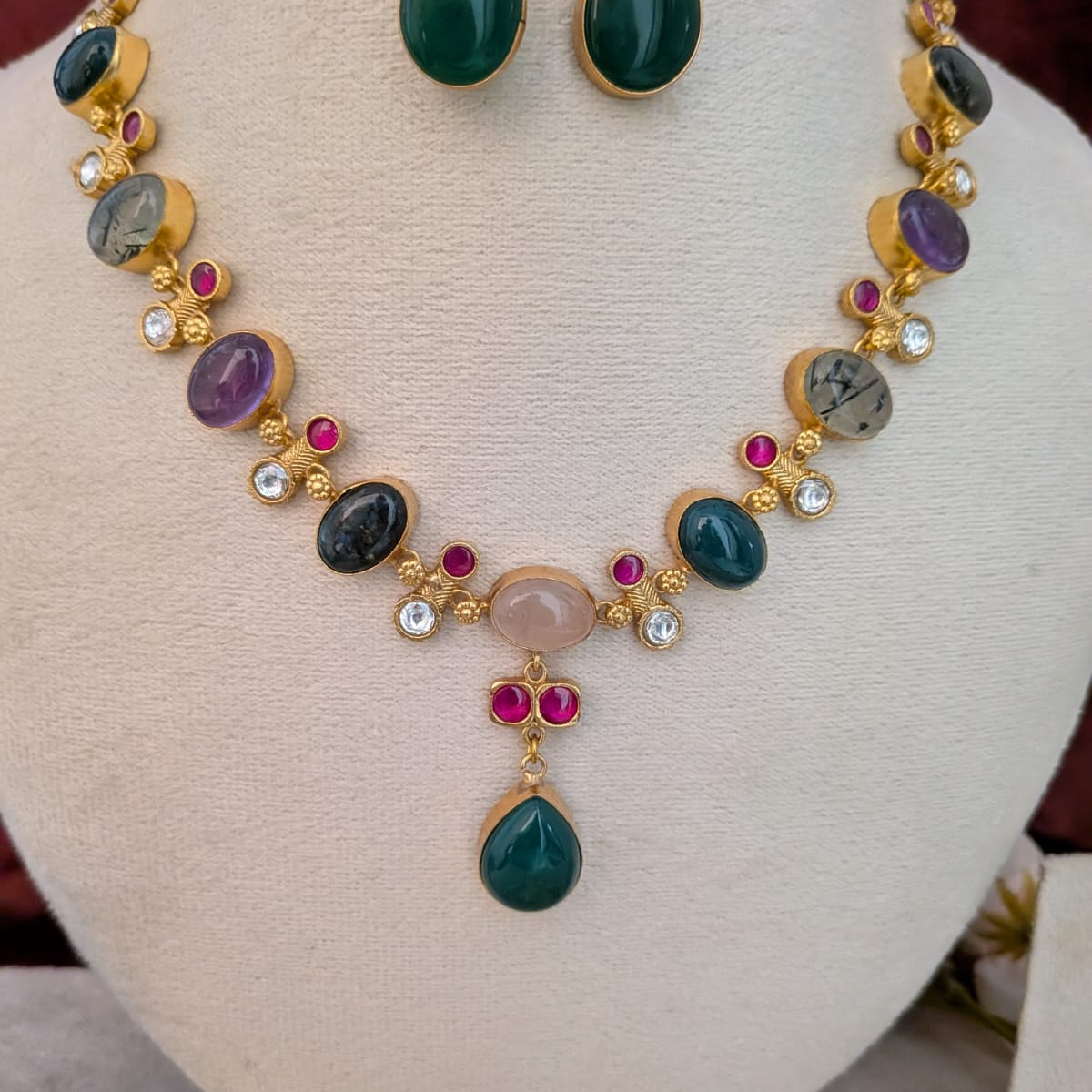 Semiprecious stone Jadau kundan necklace
