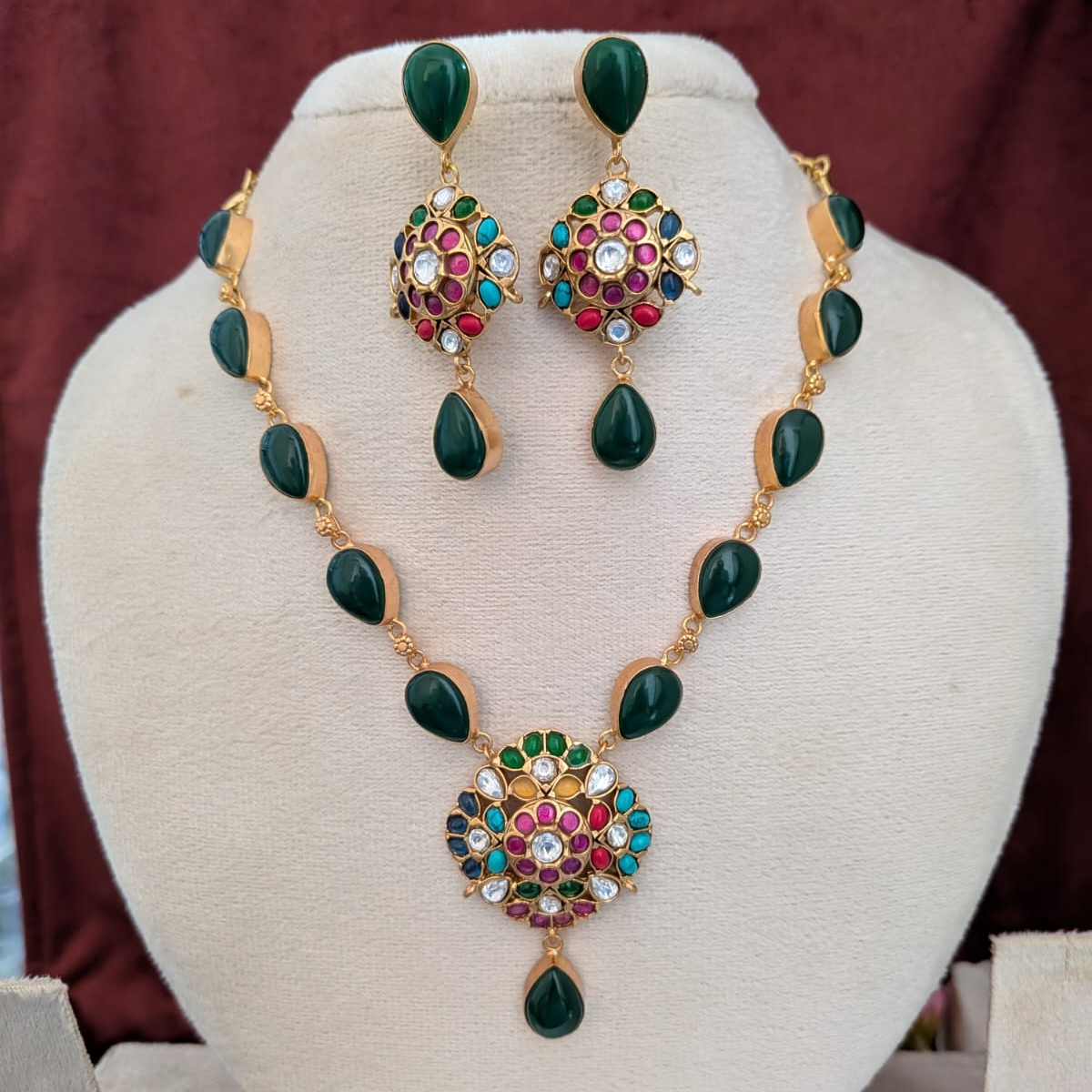 Semiprecious stone Jadau kundan necklace Emerald with navratna
