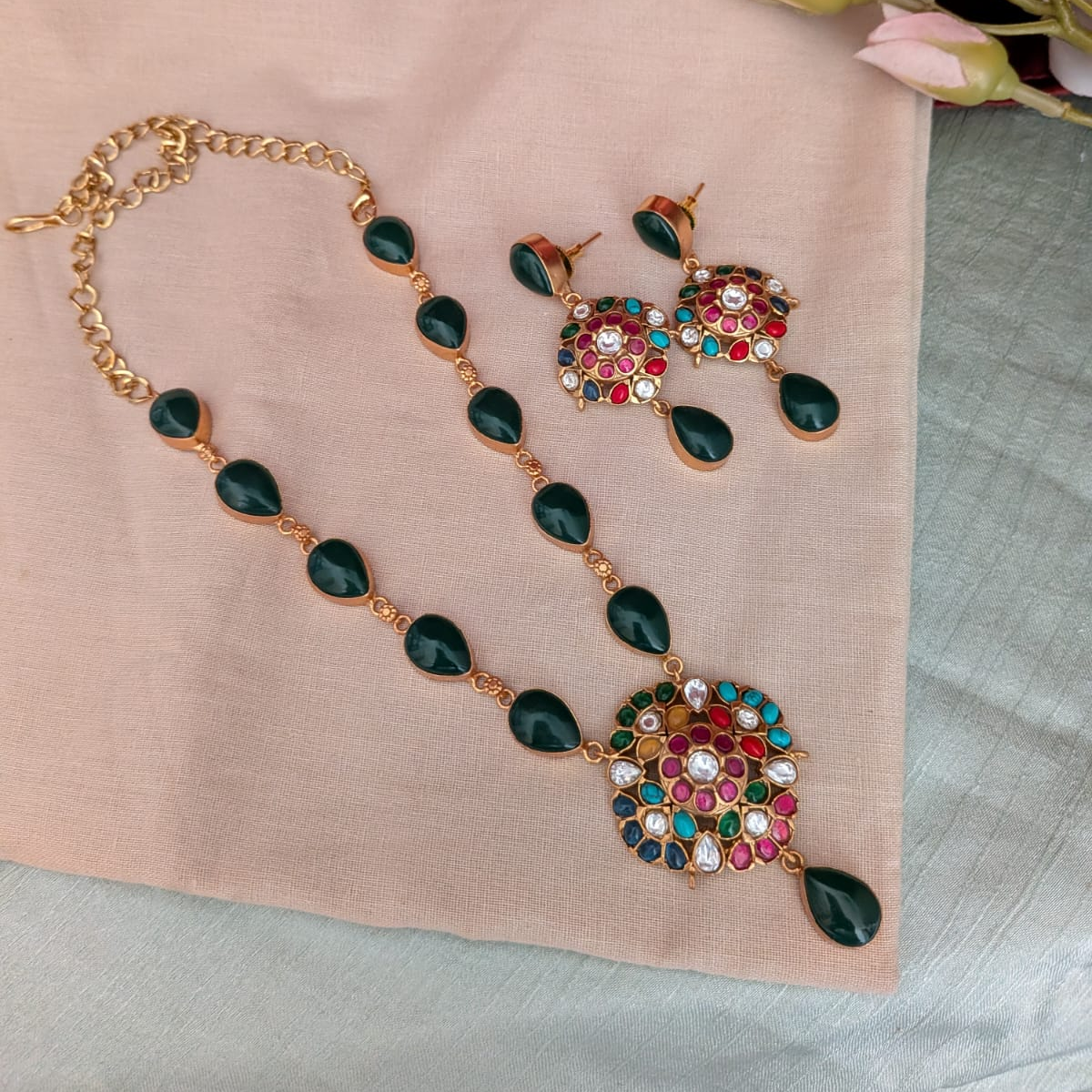 Semiprecious stone Jadau kundan necklace Emerald with navratna