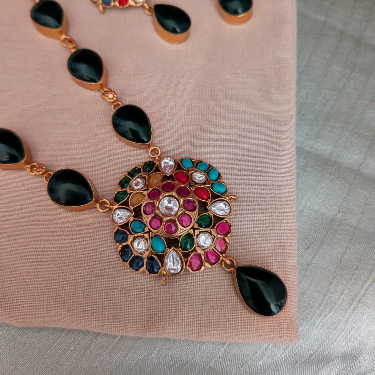 Semiprecious stone Jadau kundan necklace Emerald with navratna