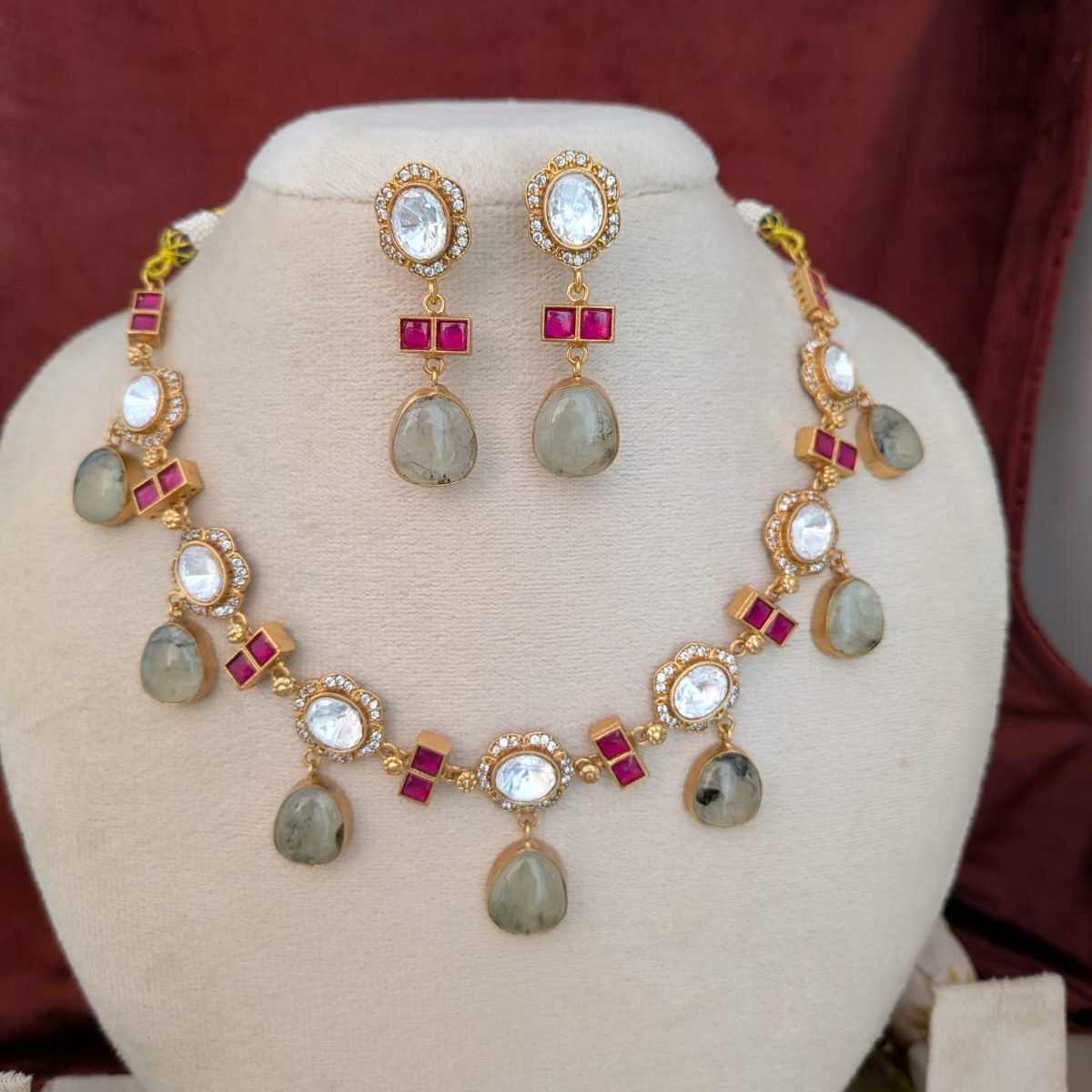Prehnite and Kundan stone studded Jadau kundan Necklace