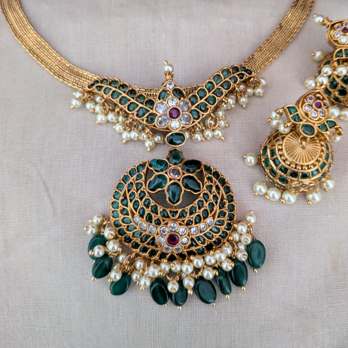 Green Peacock design Kemp Stone Hasli Necklace