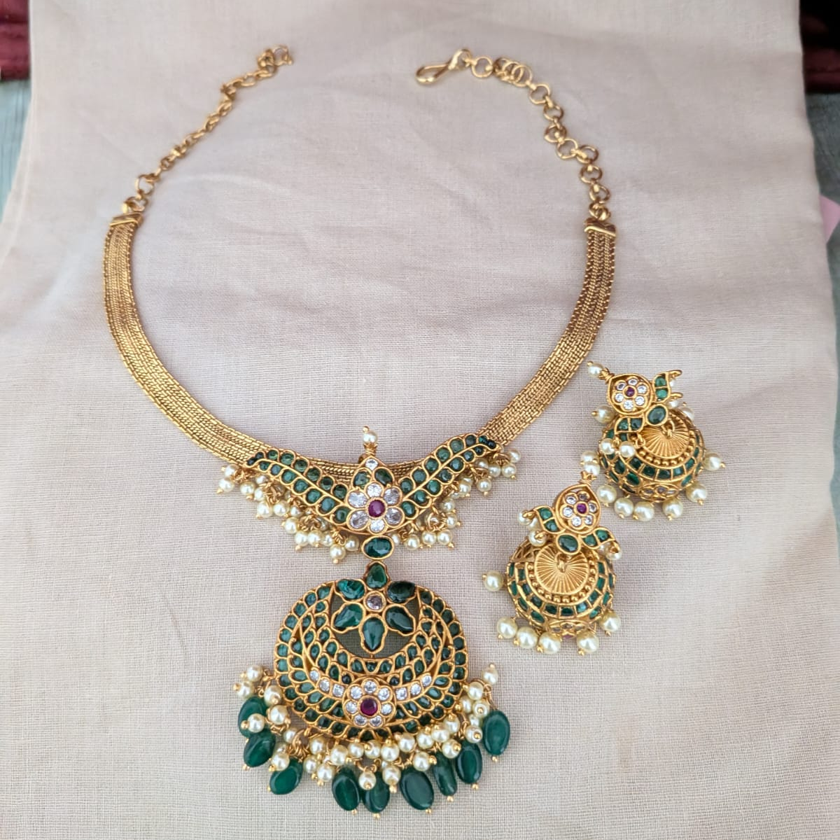 Green Peacock design Kemp Stone Hasli Necklace