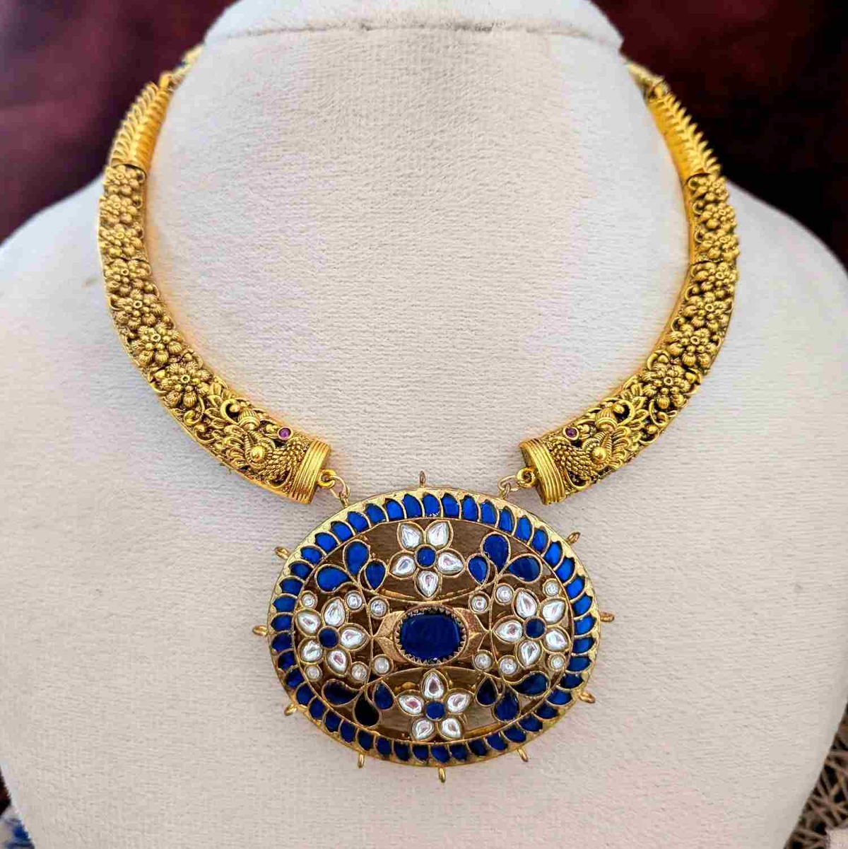 Jadau kundan Blue pendant  Hasuli Set