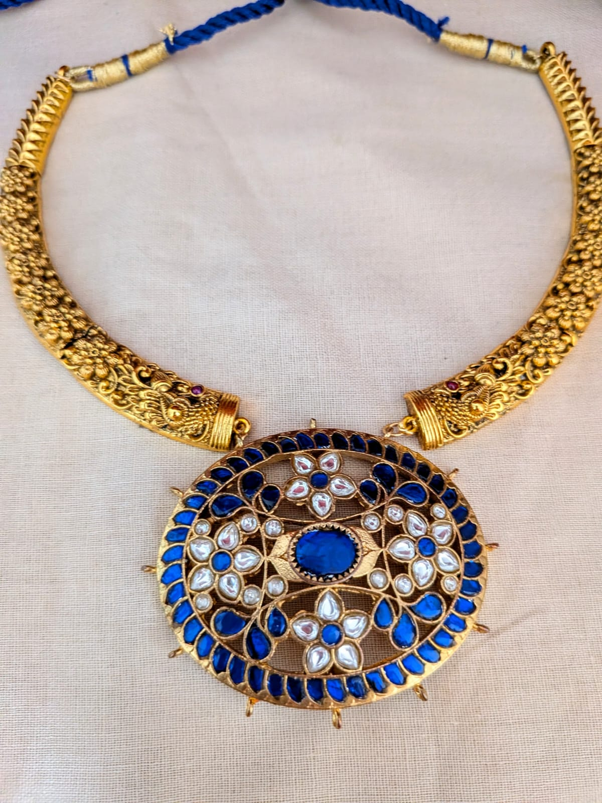 Jadau kundan Blue pendant  Hasuli Set