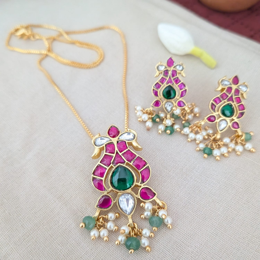 Jadau kundan peacock pendant set
