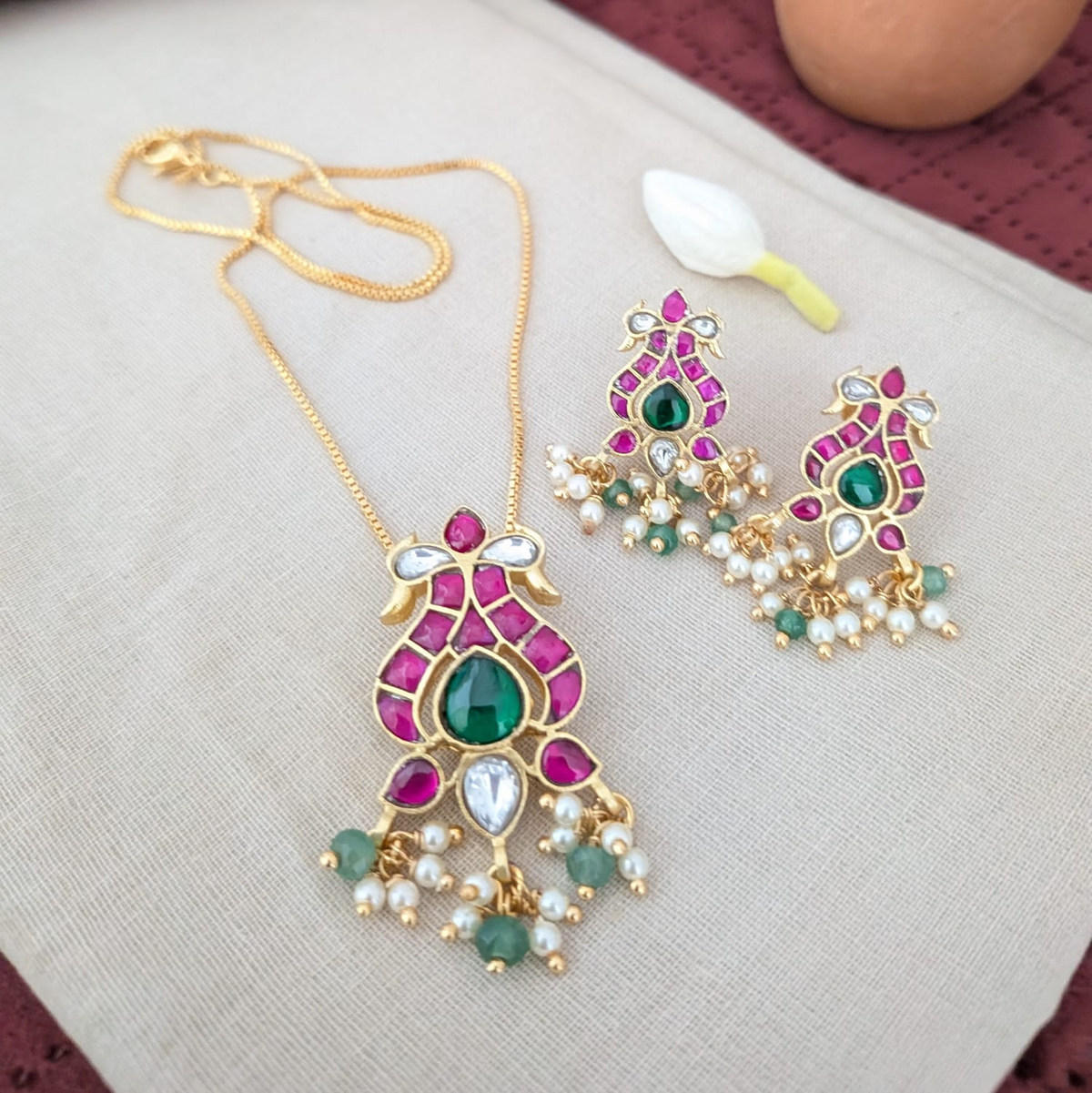 Jadau kundan peacock pendant set