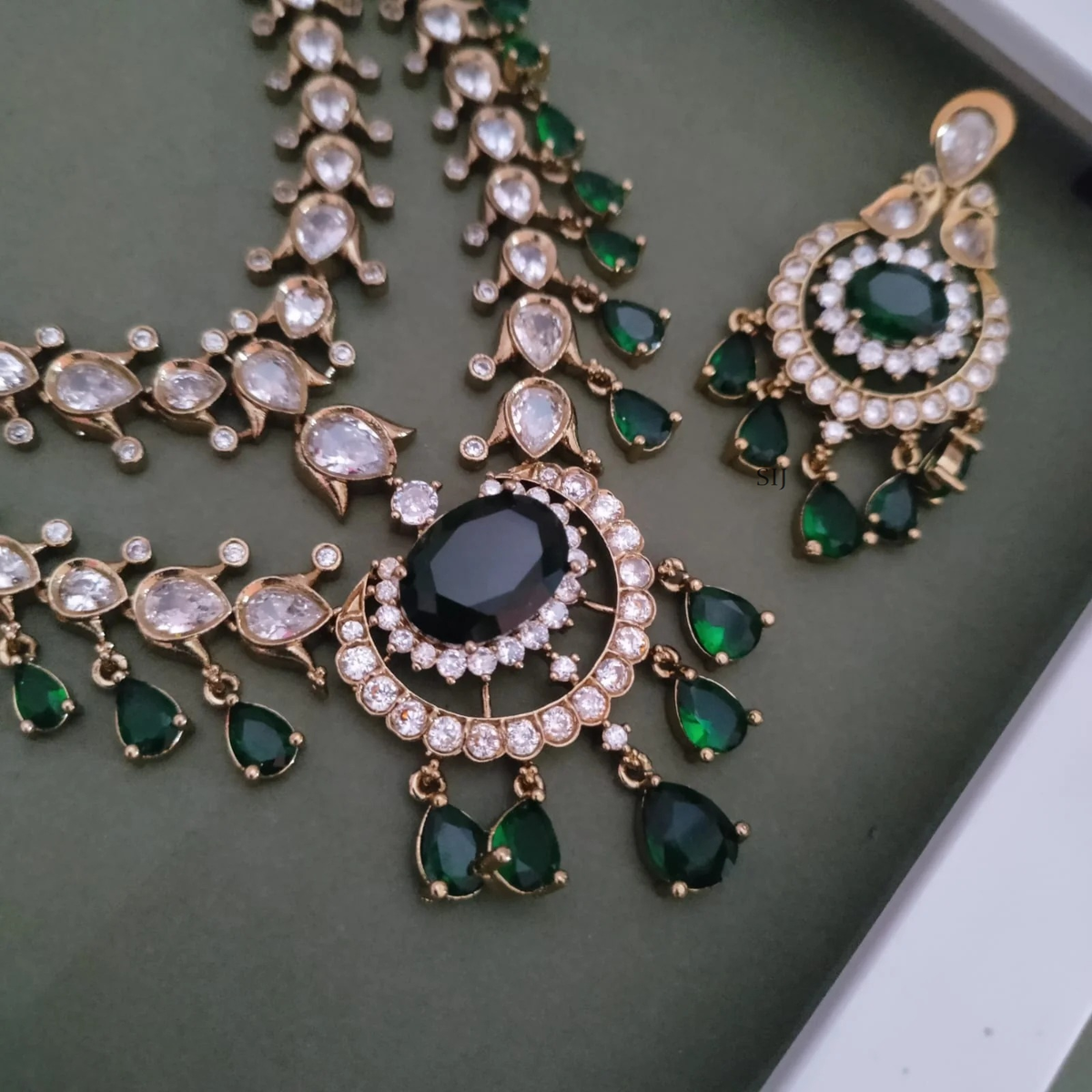 Two Layers White and Emerald Stones Bridal Necklace