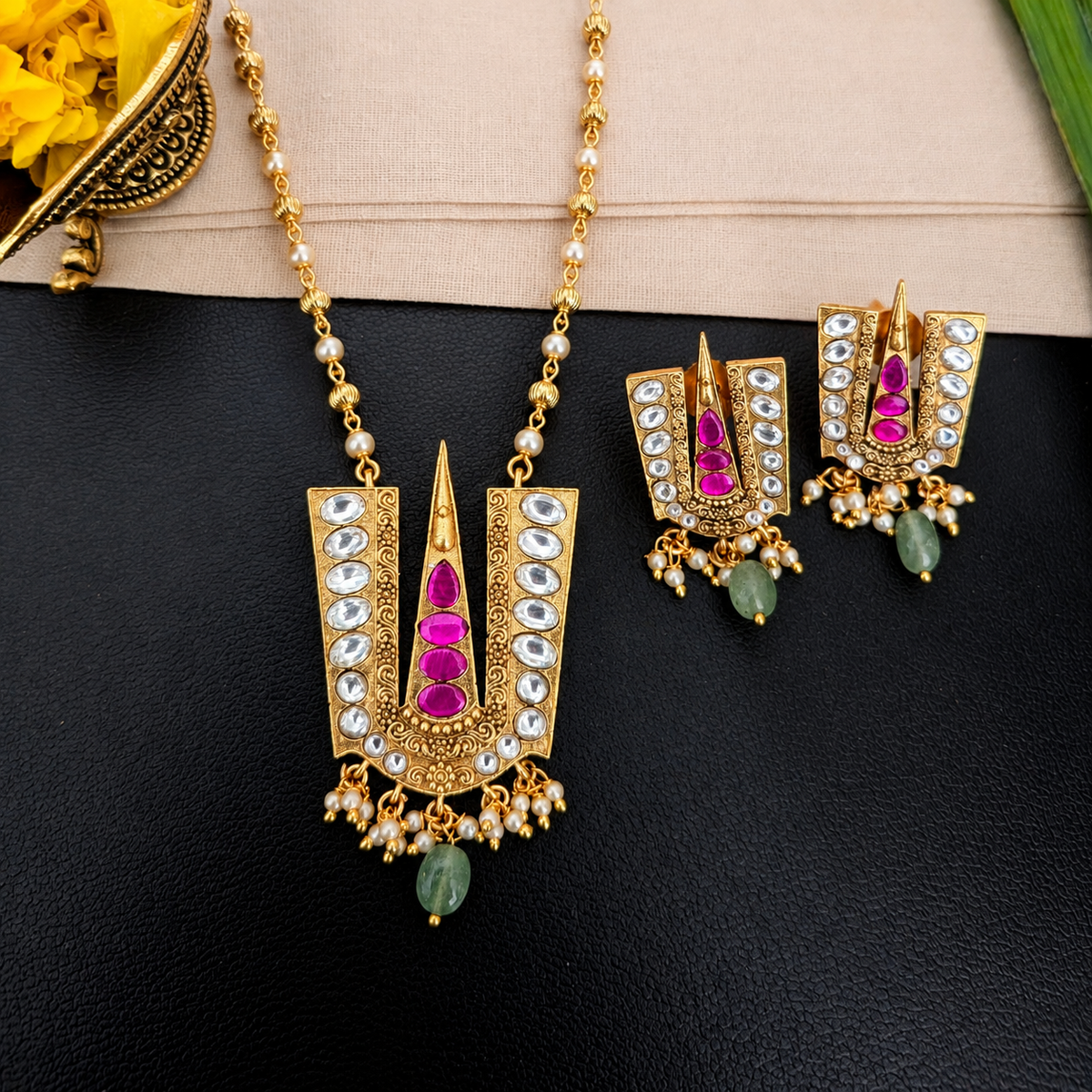 Jadau Kundan  Parumml Namamm Pendant With Earring