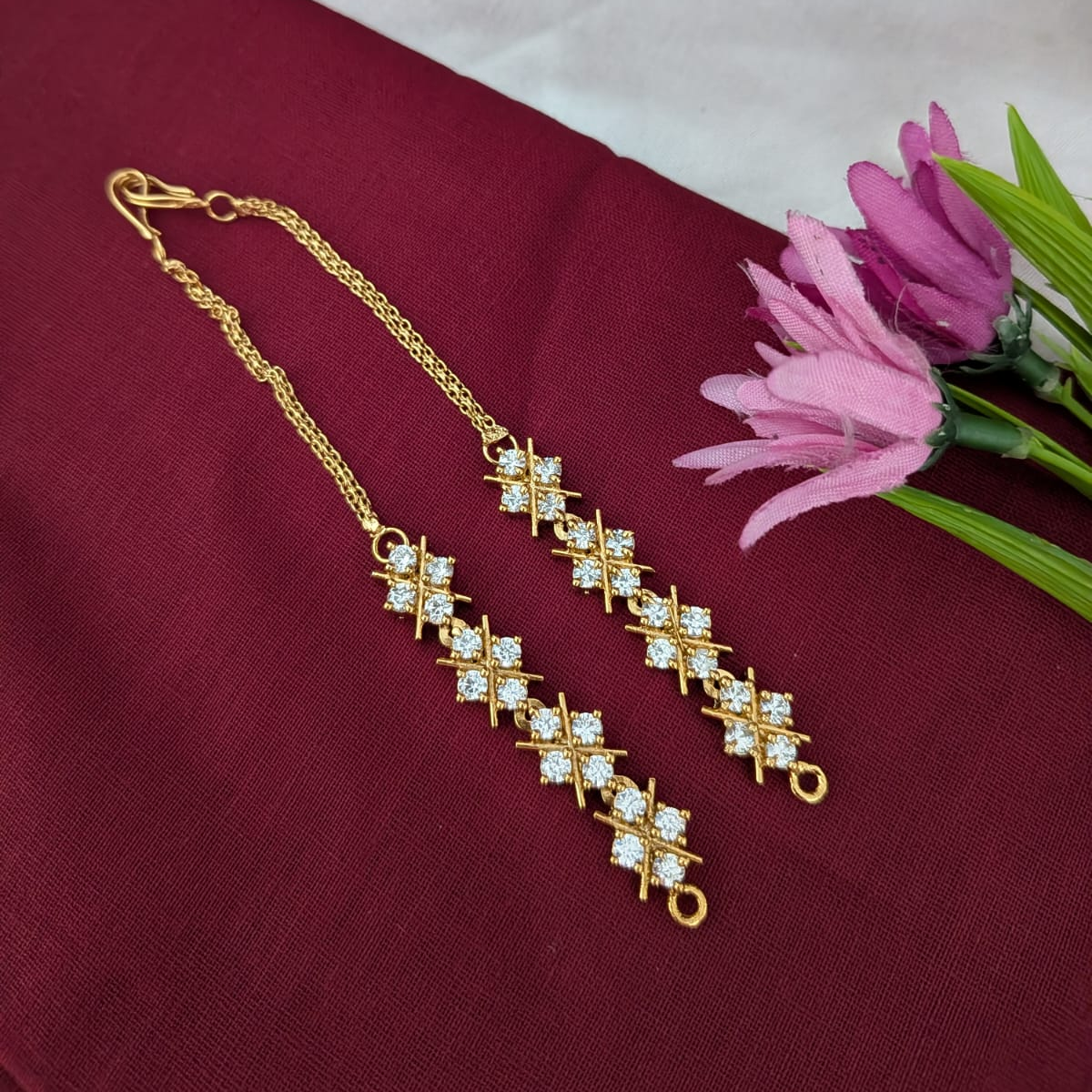 White stone diamond look maatel / Earchain