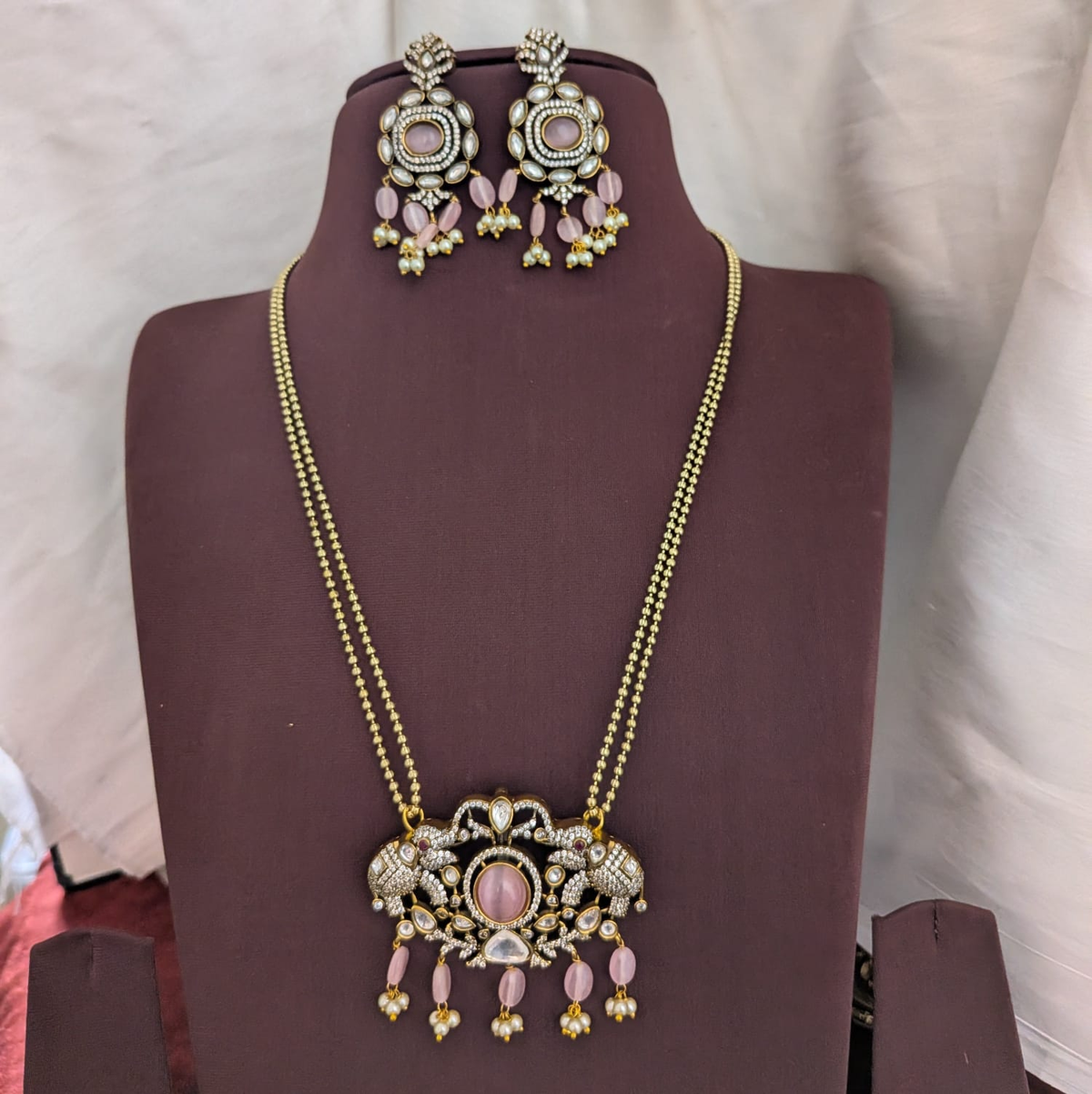 Victorian finish long chain set Pink
