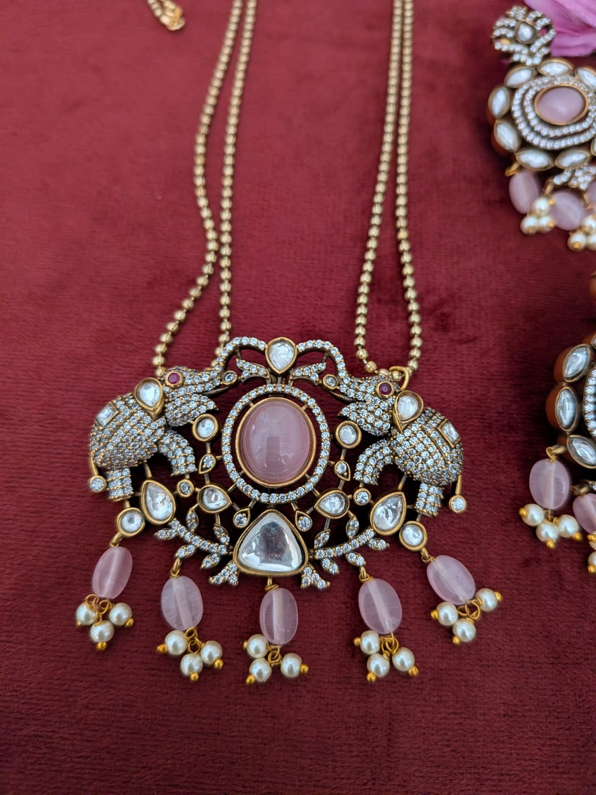 Victorian finish long chain set Pink