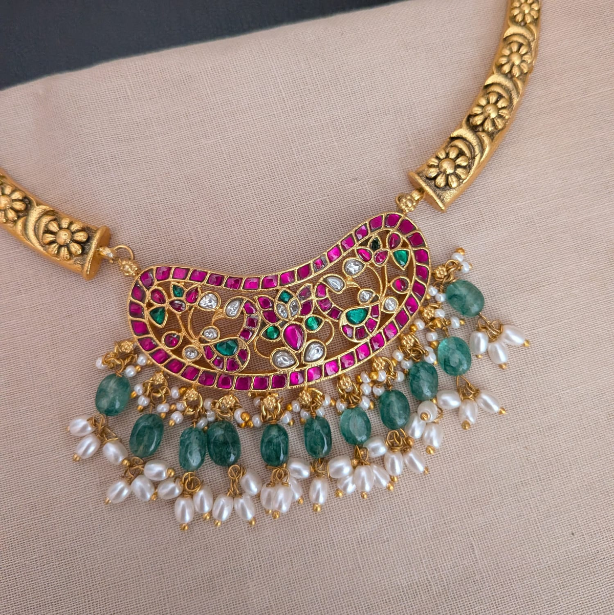 Jadau kundan Pendant Hasuli  Necklace
