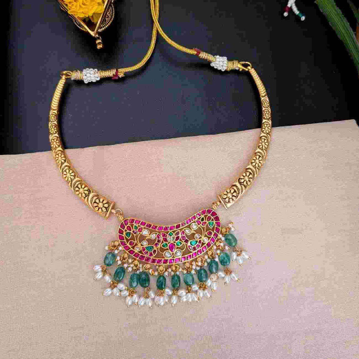 Jadau kundan Pendant Hasuli  Necklace