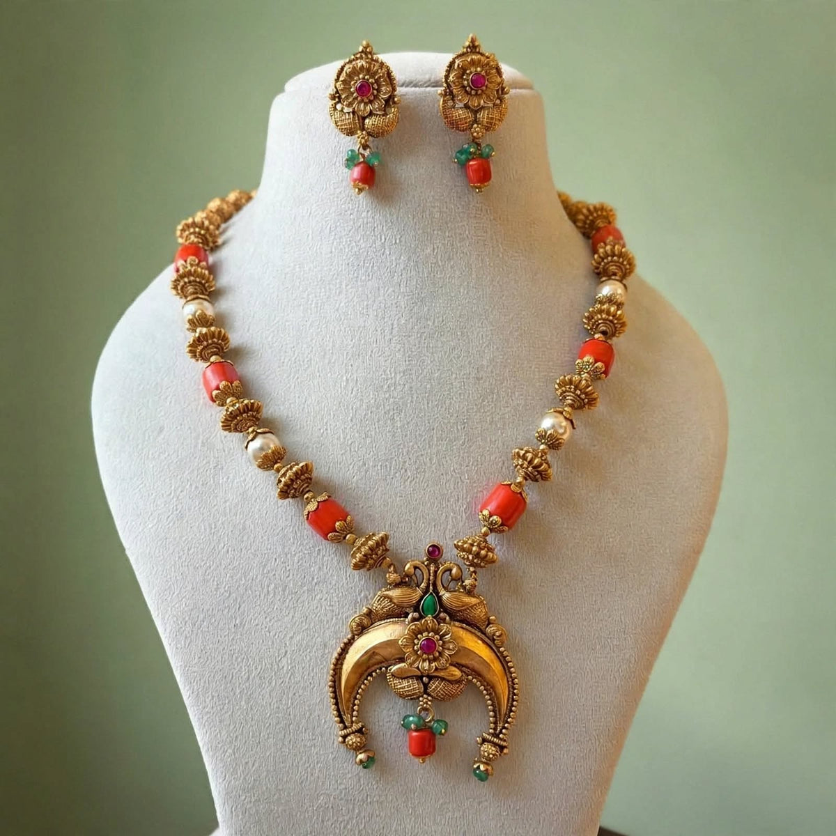 Coral beaded necklace set with Pearl